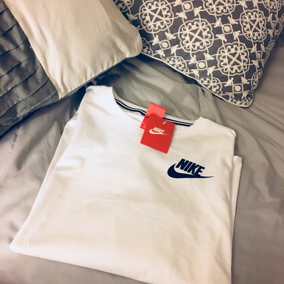 SALE 🔥🔥NIKE Just do it long sleeve NWT - Picture 3 of 5